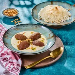 كبة لبنية مع الأرز